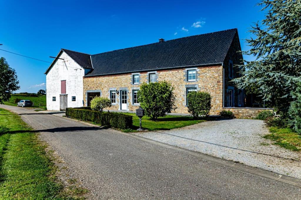 Gite à la ferme de la dame au lit Momignies Esterno foto