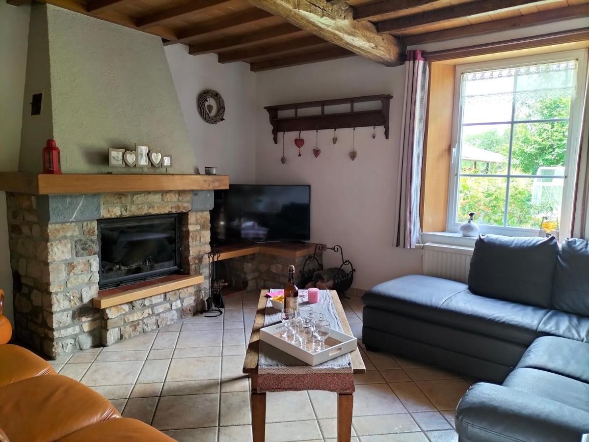 Gite à la ferme de la dame au lit Momignies Esterno foto