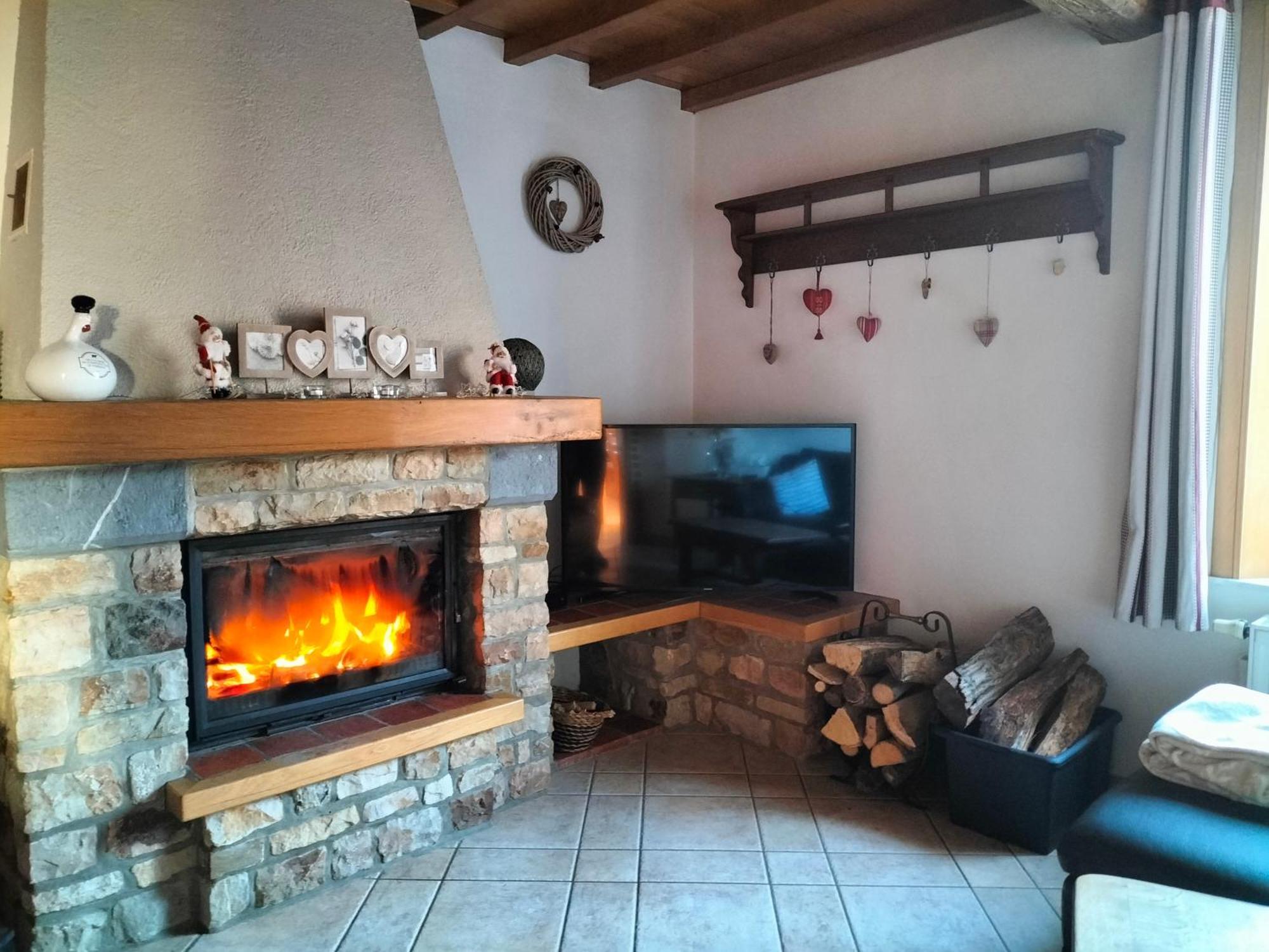 Gite à la ferme de la dame au lit Momignies Esterno foto