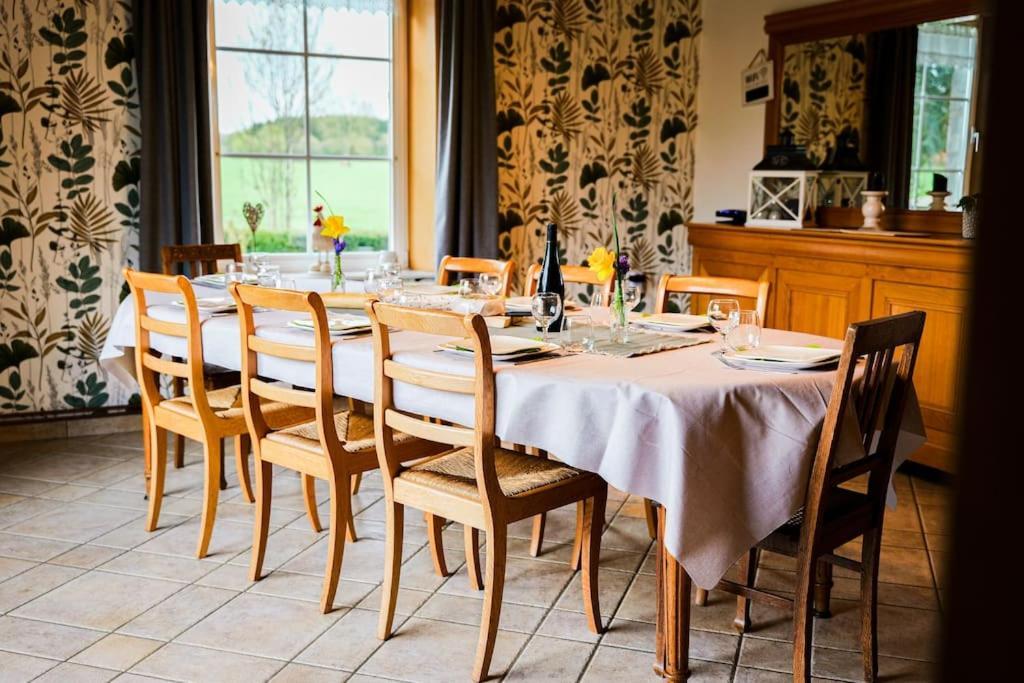 Gite à la ferme de la dame au lit Momignies Esterno foto